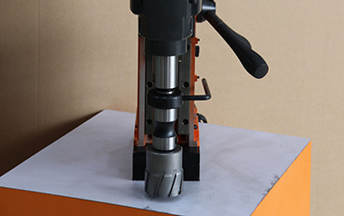 磁力鉆不能盲打，如何對(duì)超厚鋼板作業(yè)